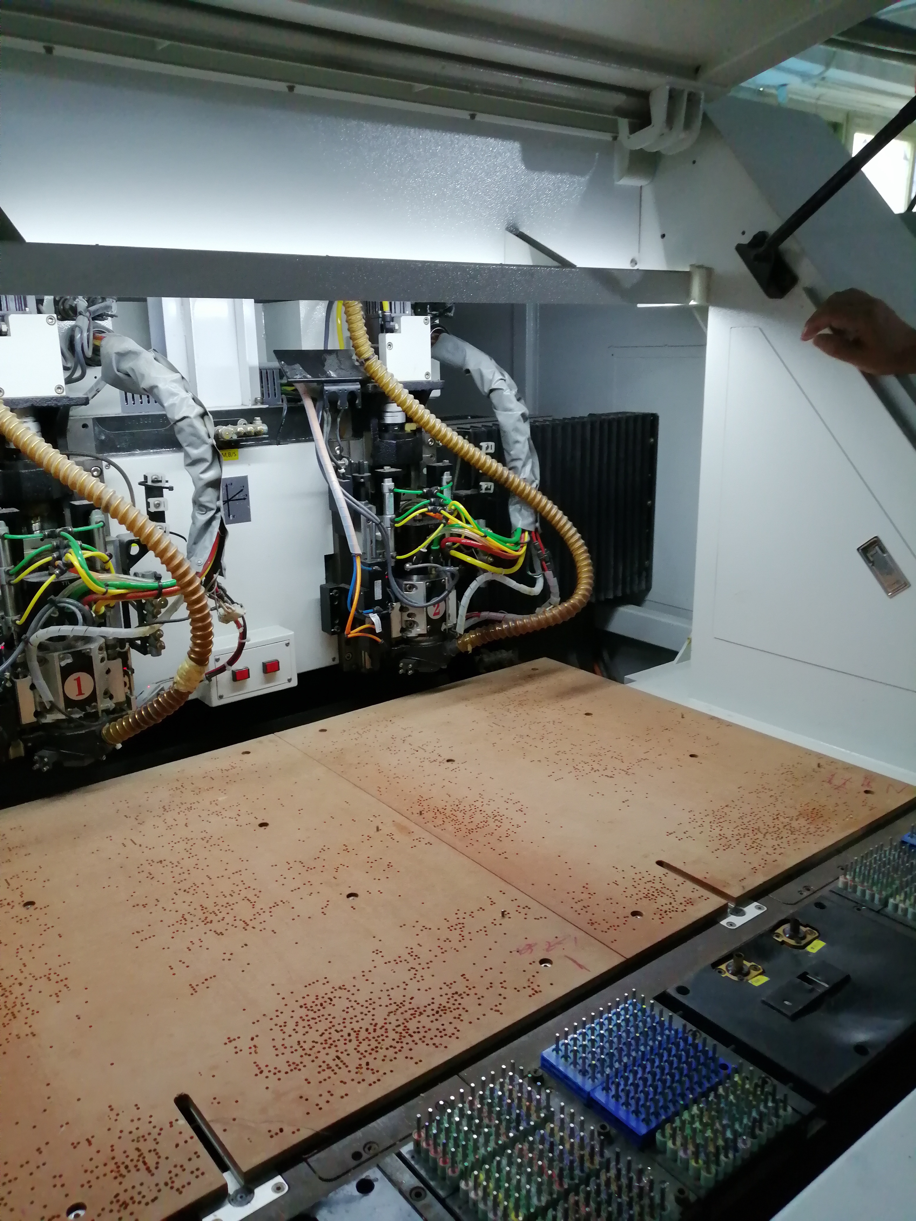 PCB Board Micro Hole Processing Method